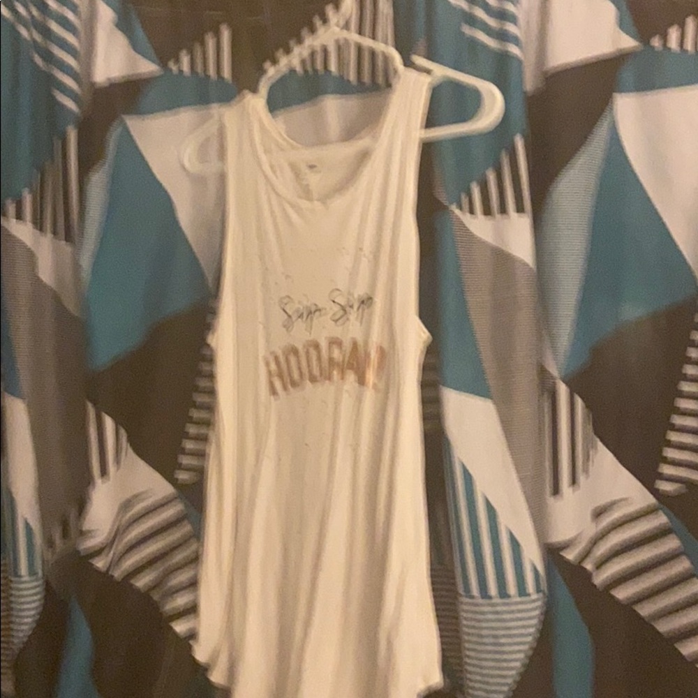 3 for l $20 Old navy tank